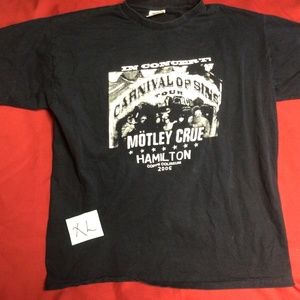 - MOTLEY CRUE concert tshirt